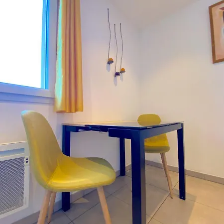 Apartment T2 Au Centre Avec Espace Exterieur *