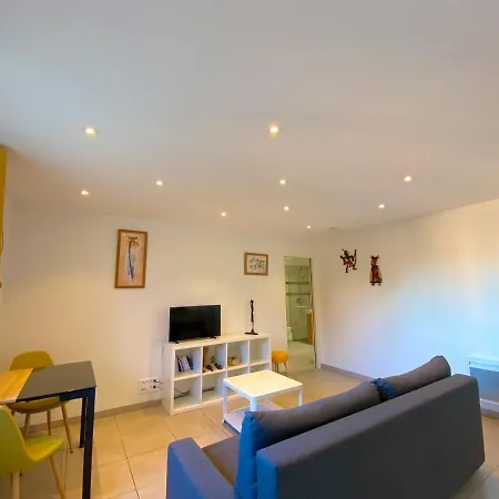 Apartment T2 Au Centre Avec Espace Exterieur