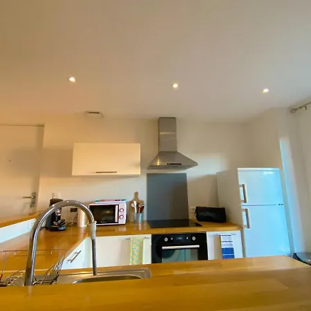 Apartment T2 Au Centre Avec Espace Exterieur *
