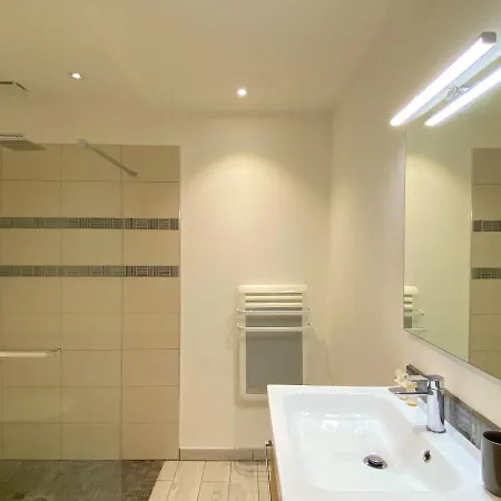 Apartment T2 Au Centre Avec Espace Exterieur *